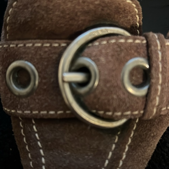 Vintage Prada kitten heel buckle front heels. Brown suede. - Picture 4 of 4